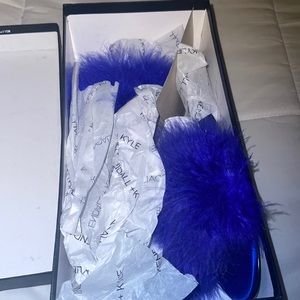 Kendall & Kylie’s Chloe Feathered Slide Sandal in Royal blue.